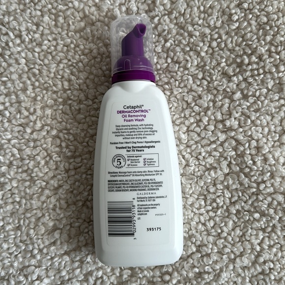 Cetaphil Derma Control Oil Removing Foam Wash - Picture 2 of 2